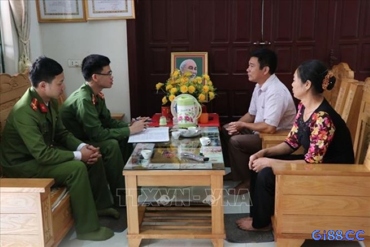 Mộng công an đến nhà cho thấy có quý nhân giúp đỡ