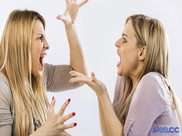 Mơ thấy xem đánh nhau chứa đựng những dự báo tương lai
