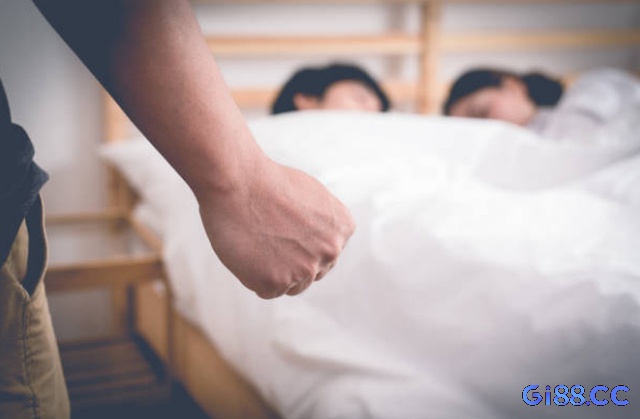 Giải mã giấc mơ ngoại tình đem lại con số đề lộc lá
