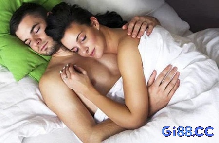 Giấc mơ thấy quan hệ với người yêu cũ thể hiện cho những cảm xúc và bài học cũ chưa thật sự khép lại với bạn