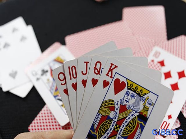 Giấc mơ thấy đánh bài ăn tiền có ý nghĩa liên quan đến tài vận không ổn định và dễ có biến động bất ngờ