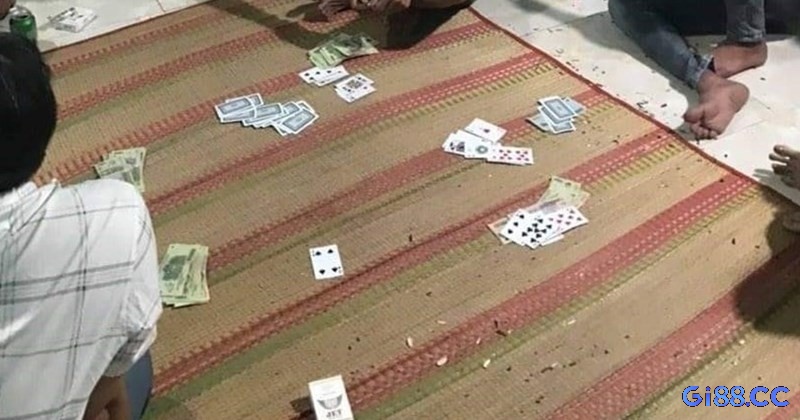 Giấc mơ thấy đánh bài ăn tiền thua sạch túi là lời cảnh báo mạnh mẽ về tài chính của bạn